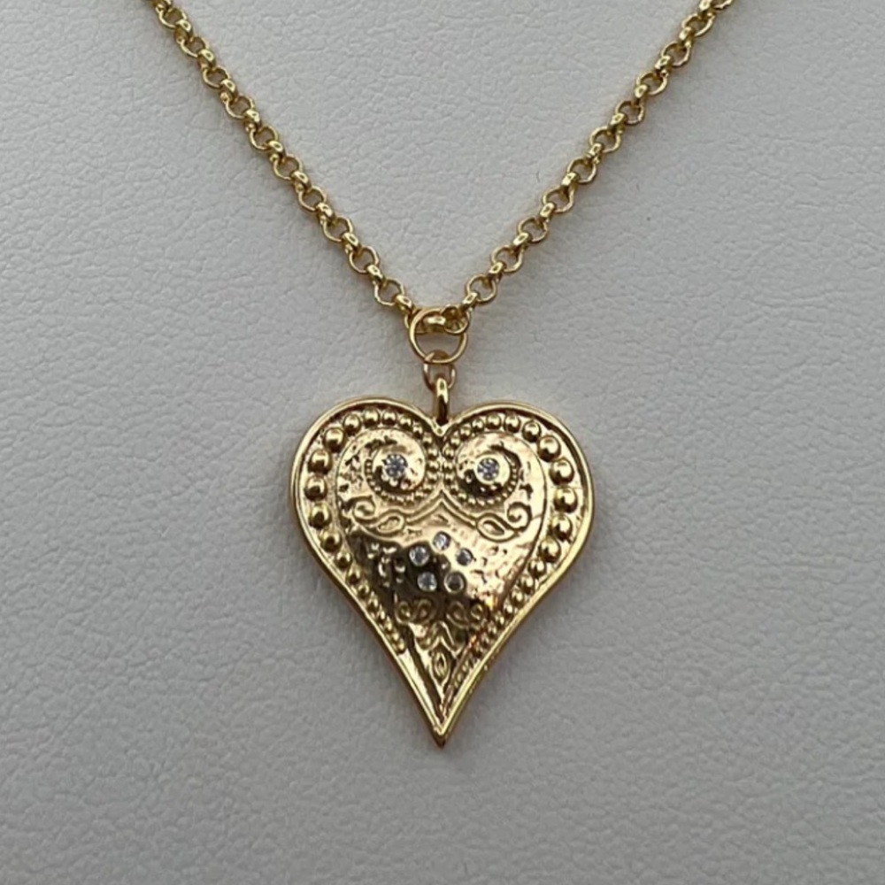14k Gold Filled Scrolled Heart Necklace. 22K GF Handmade cha…